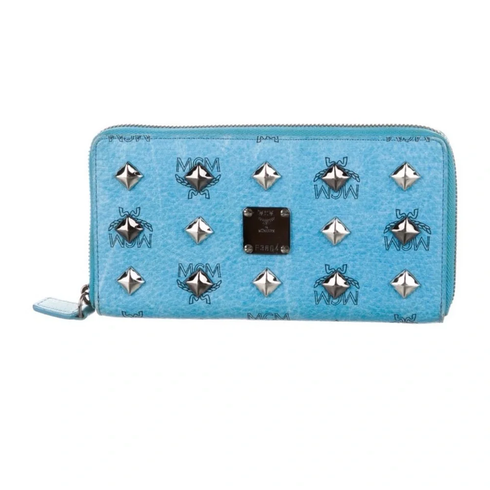 MCM Visetos studded Wallet🩵